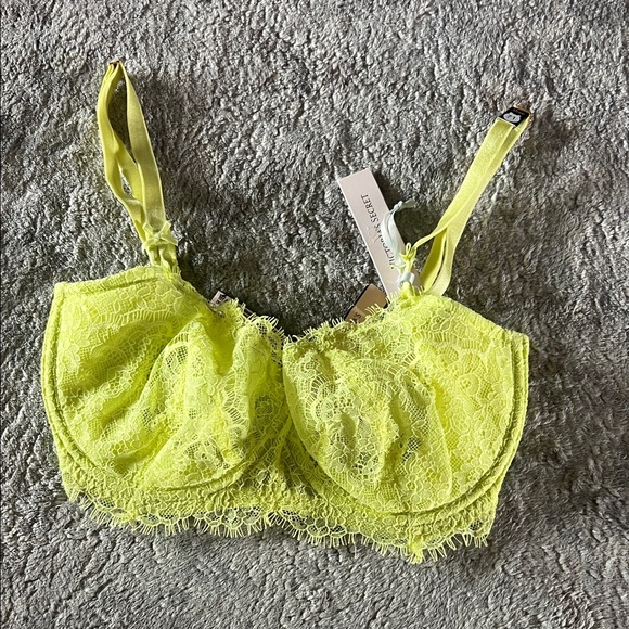 Victoria's Secret Lime Lace Bra - Picture 2 of 5